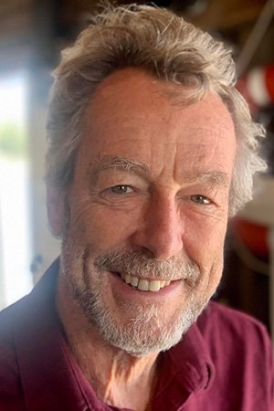 et billede af Patrick Dickson