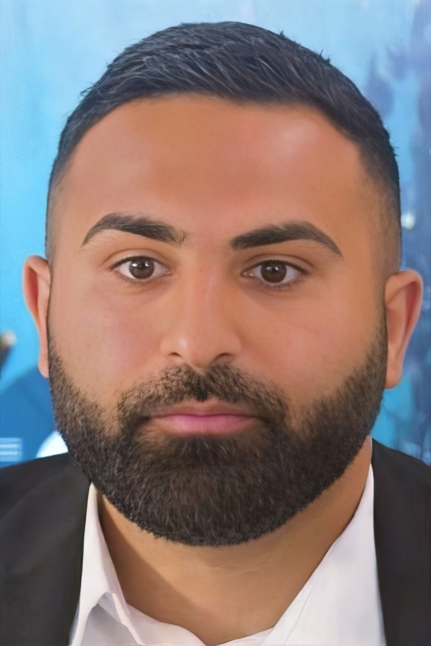 et billede af Adrian Hosseinpour