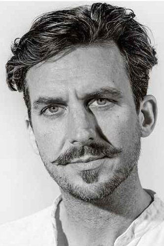 et billede af Murray Lachlan Young