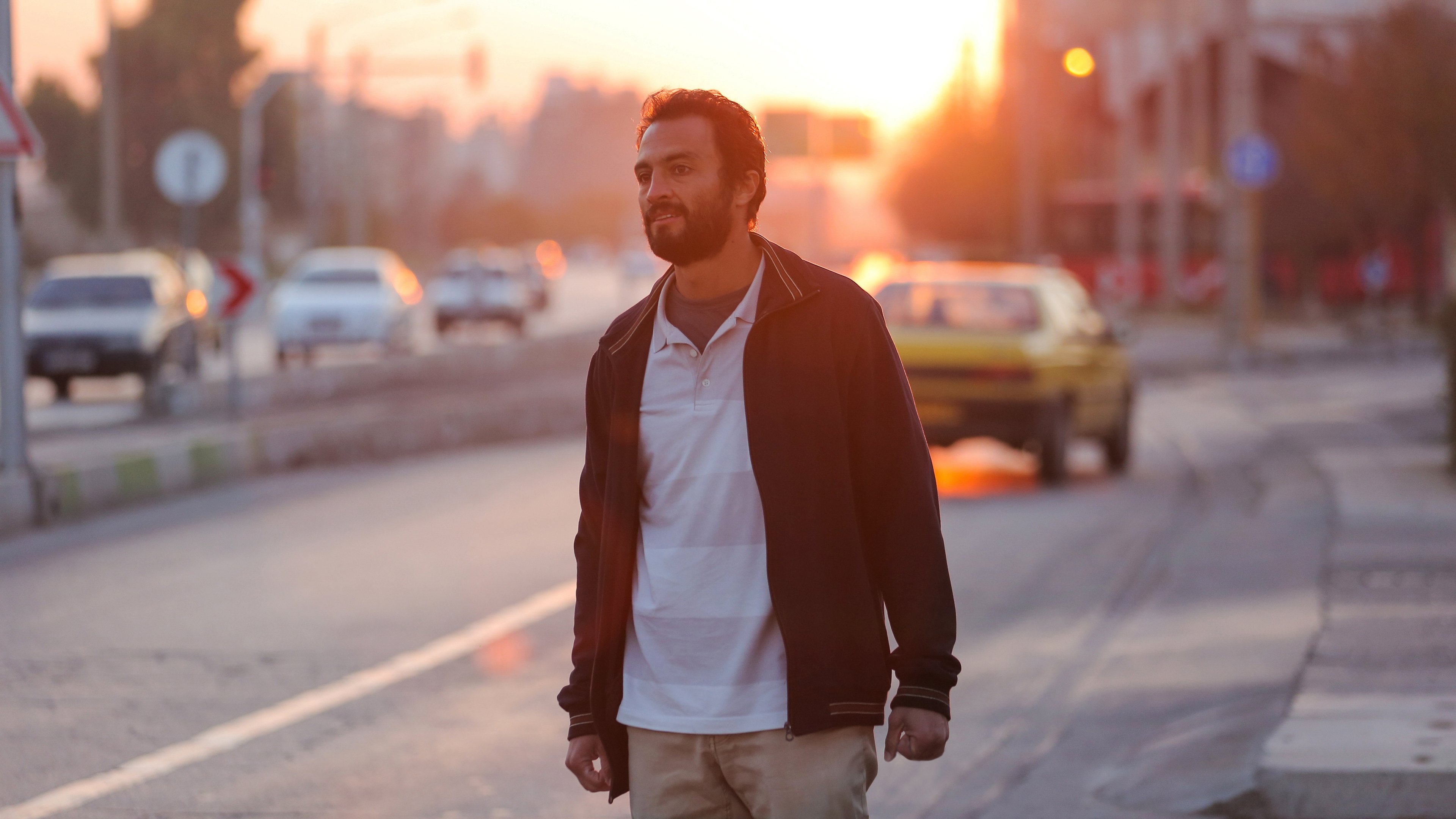 Um Herói (2021) – Um Drama Russo Sobre Reconexão com o Passado e Identidade 1 gMT4yEnVKIK2j6cYXrZTYMYrvQ8