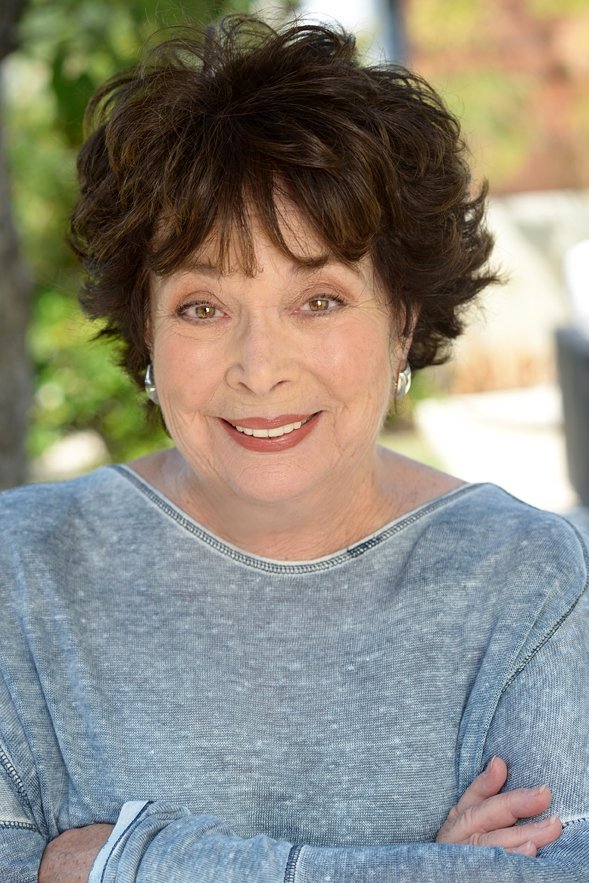 et billede af Phoebe Dorin