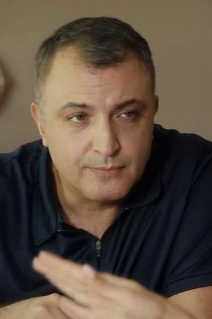 Ervin Amiryan as Henry Gates