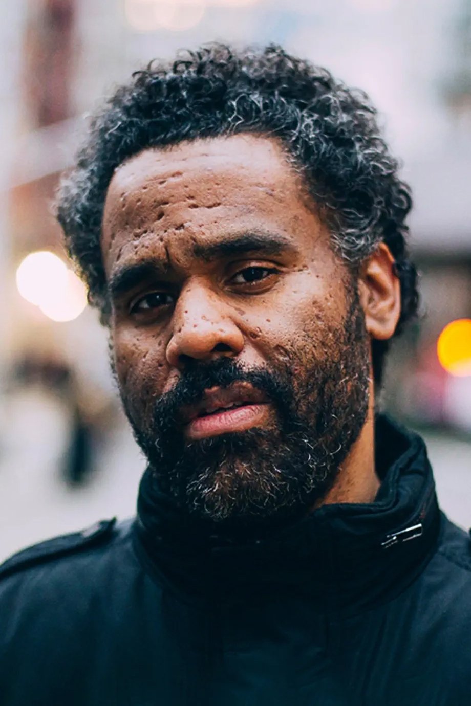 et billede af Sacha Jenkins