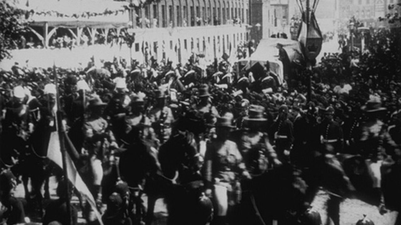 Imagem do Filme Fête du jubilé de la reine d'Angleterre : le cortège, les cavaliers du Cap