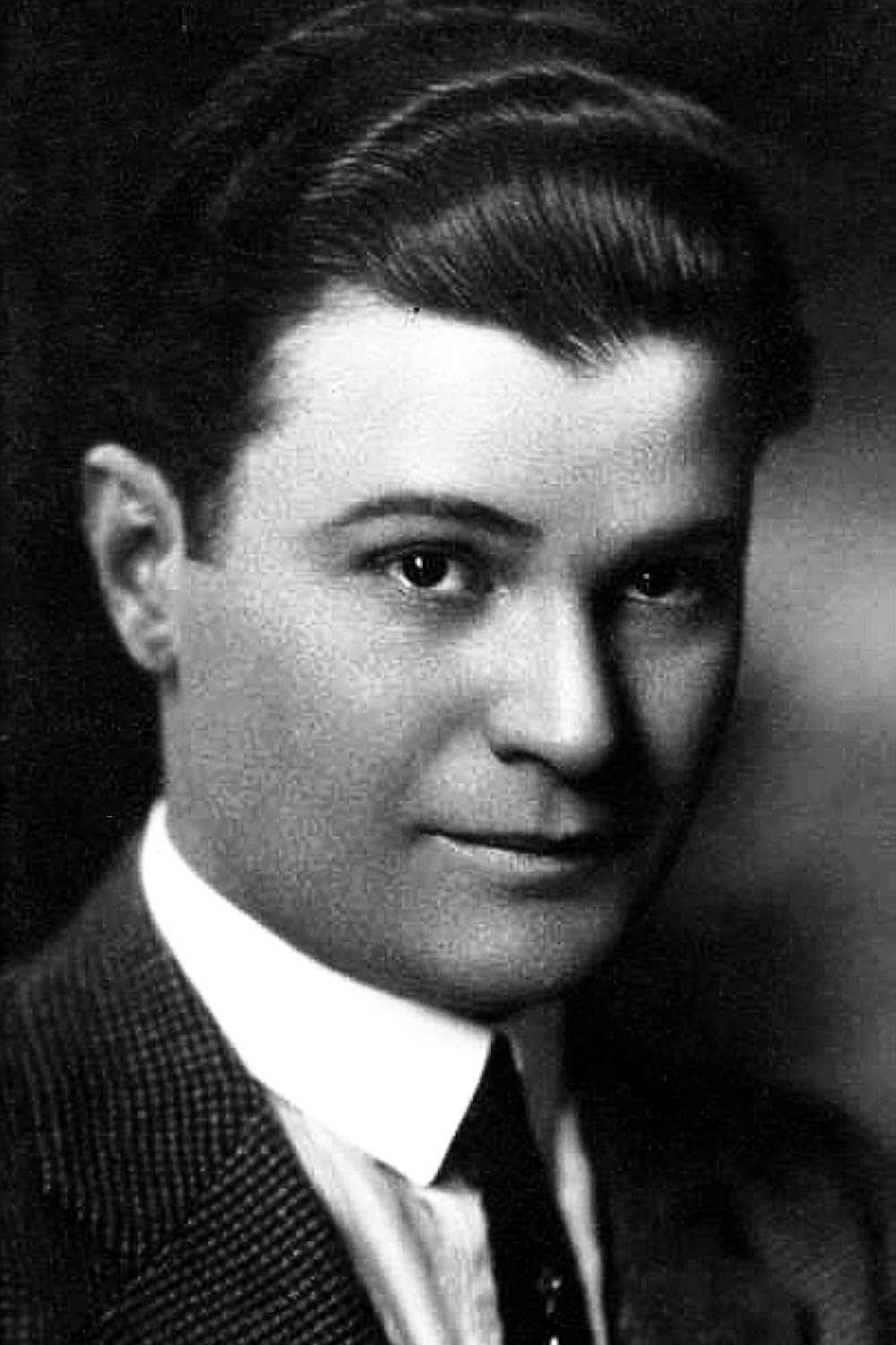 et billede af James P. Burtis