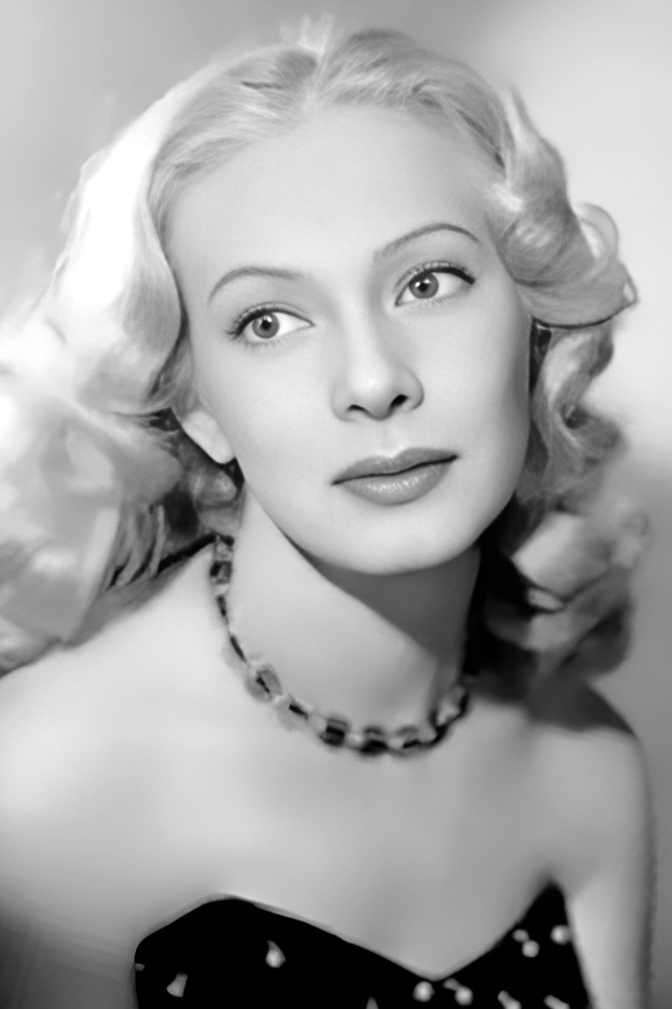 María Douglas's picture in the cast