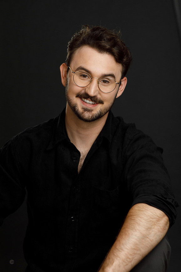 et billede af Adam Bash