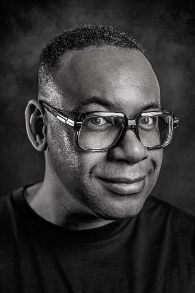 et billede af Howard Komproe