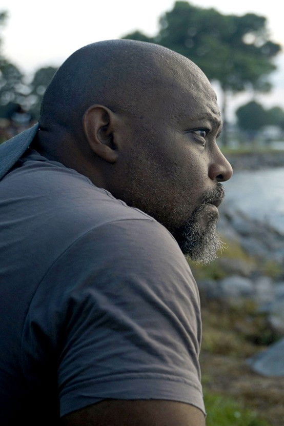 et billede af Kali Akuno