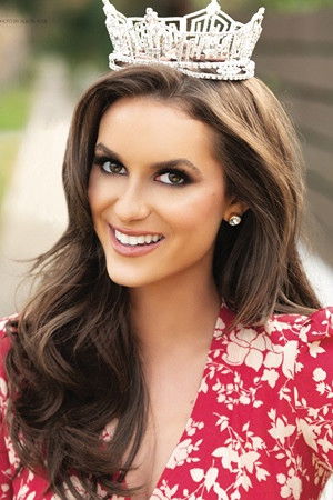 et billede af Camille Schrier