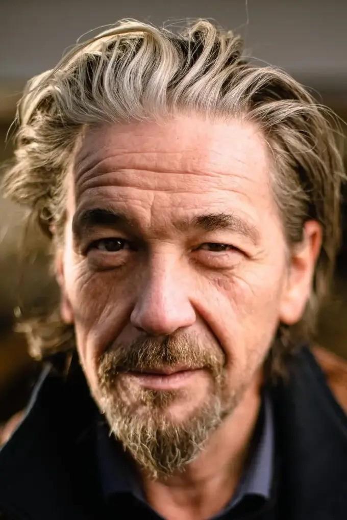 Dries Vanhegen's picture in the cast
