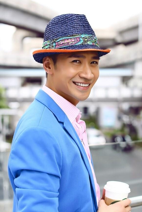 et billede af He Shengming