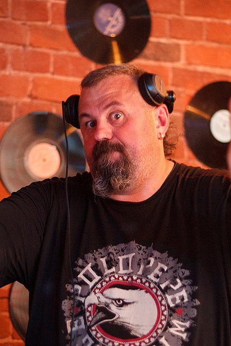 et billede af DJ Gonzalez