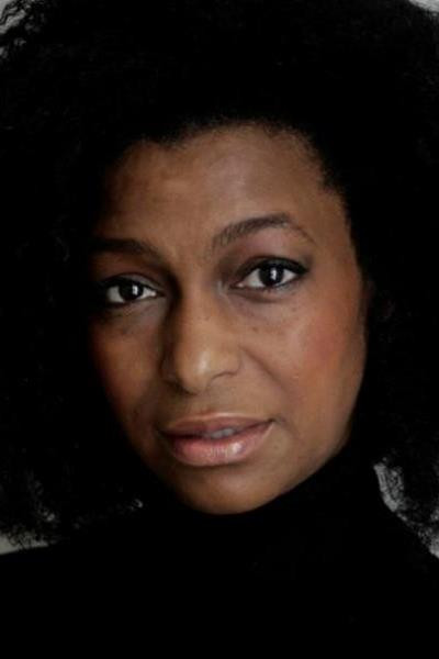 et billede af Sandra James-Young