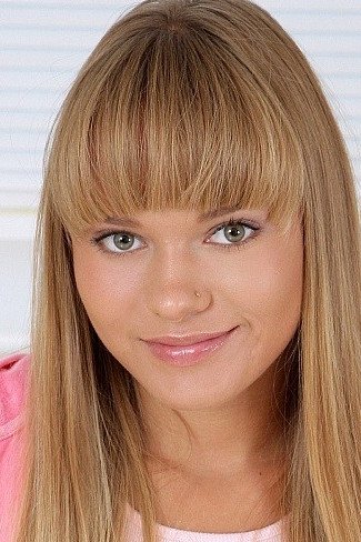 et billede af Nesti Shy