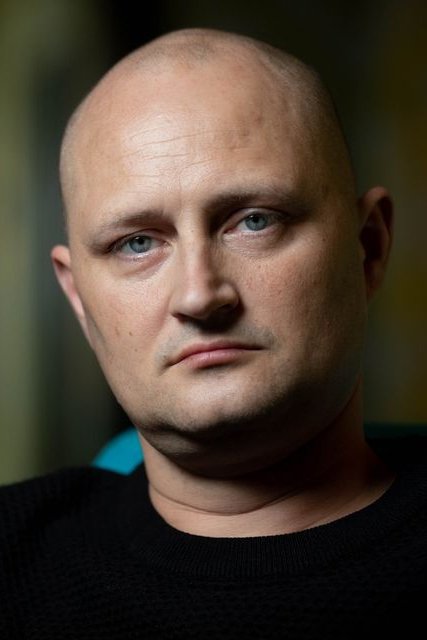 Ulrich Løvenskjold Larsen's picture in the cast