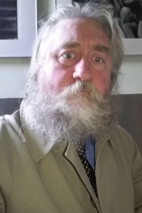 et billede af Perry Costello