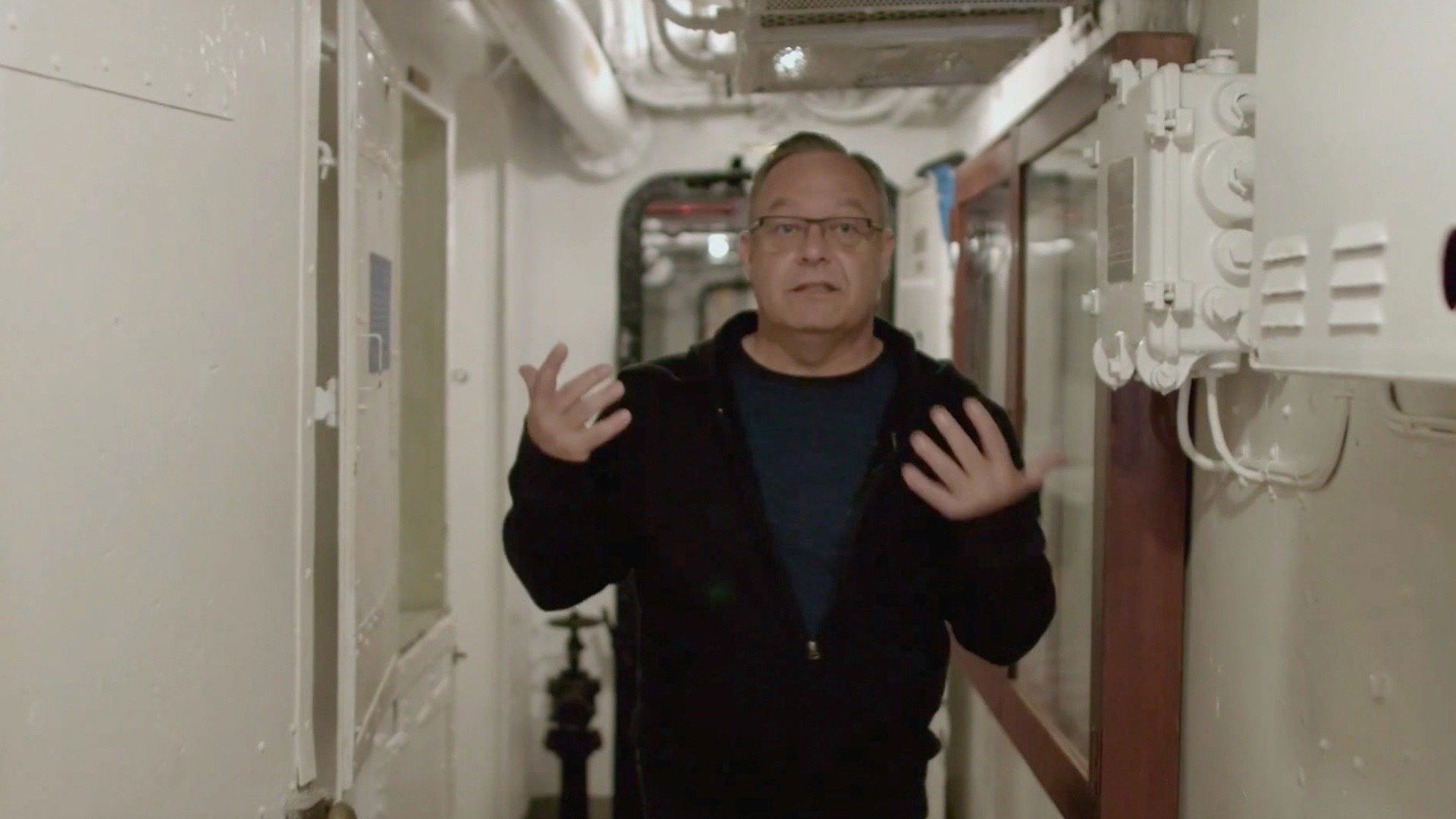 Knock Knock Ghost S02E04 backdrop