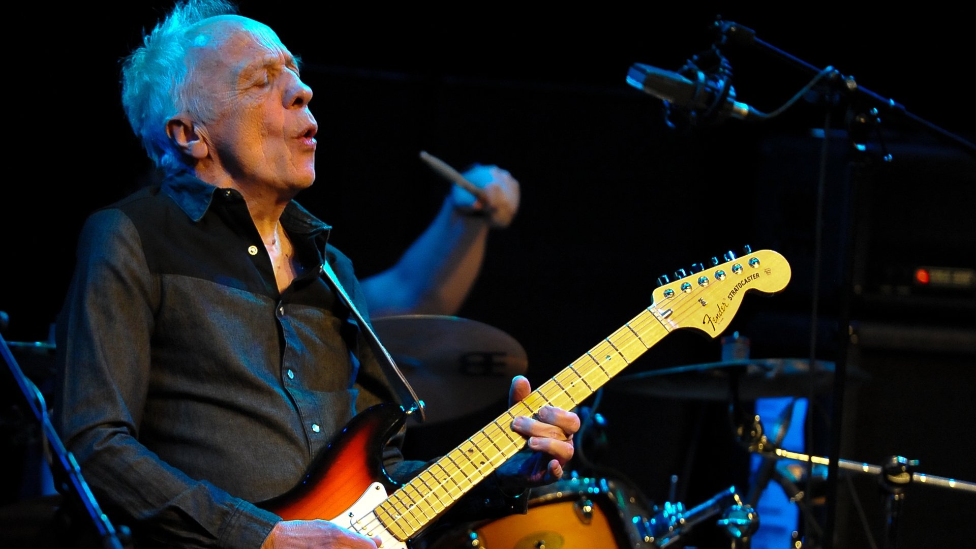 Robin Trower : Living Out Of Time background