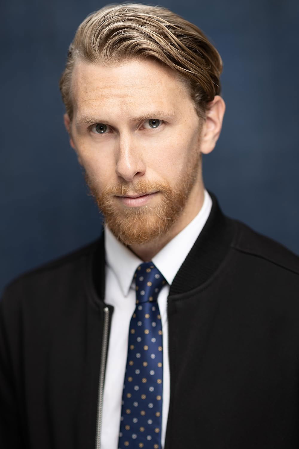 et billede af James Challis