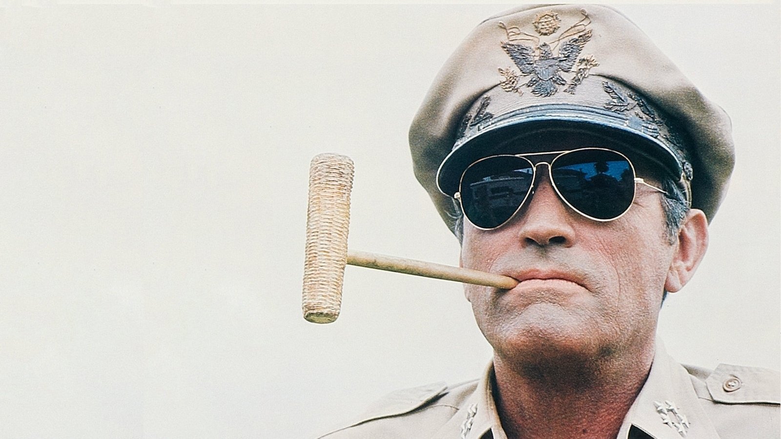 MacArthur, el general rebelde (1977)