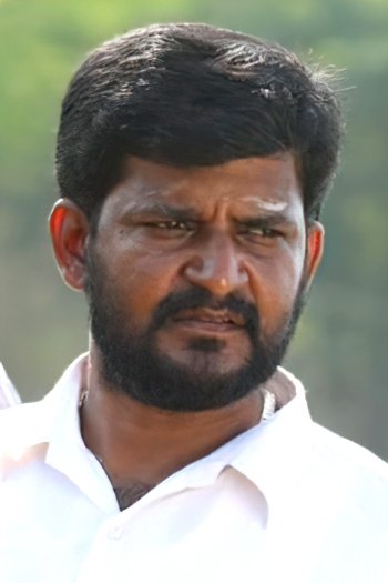 Vadivel Murugan's picture in the cast