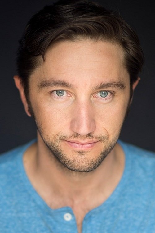 et billede af Troy Larkin