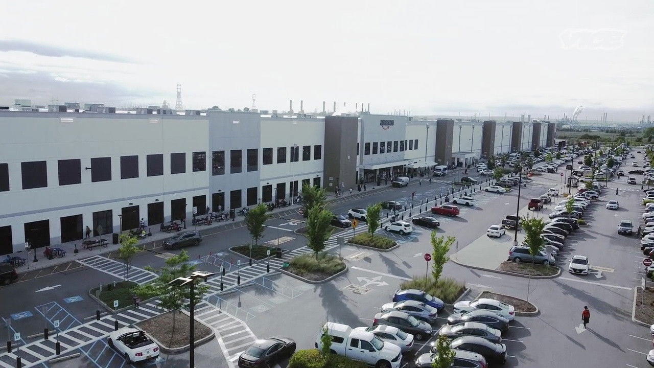 While The Rest Of Us Die S02E06 backdrop