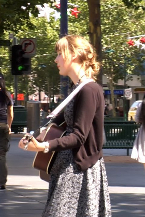 Laura | Guitar girl