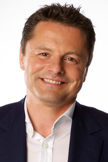 et billede af Chris Hollins