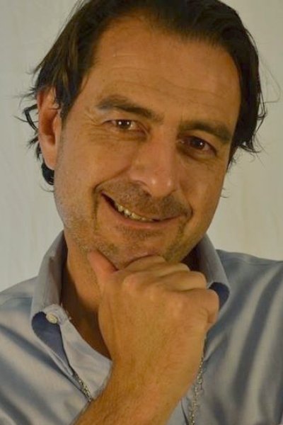 et billede af Eric C. Schmitz