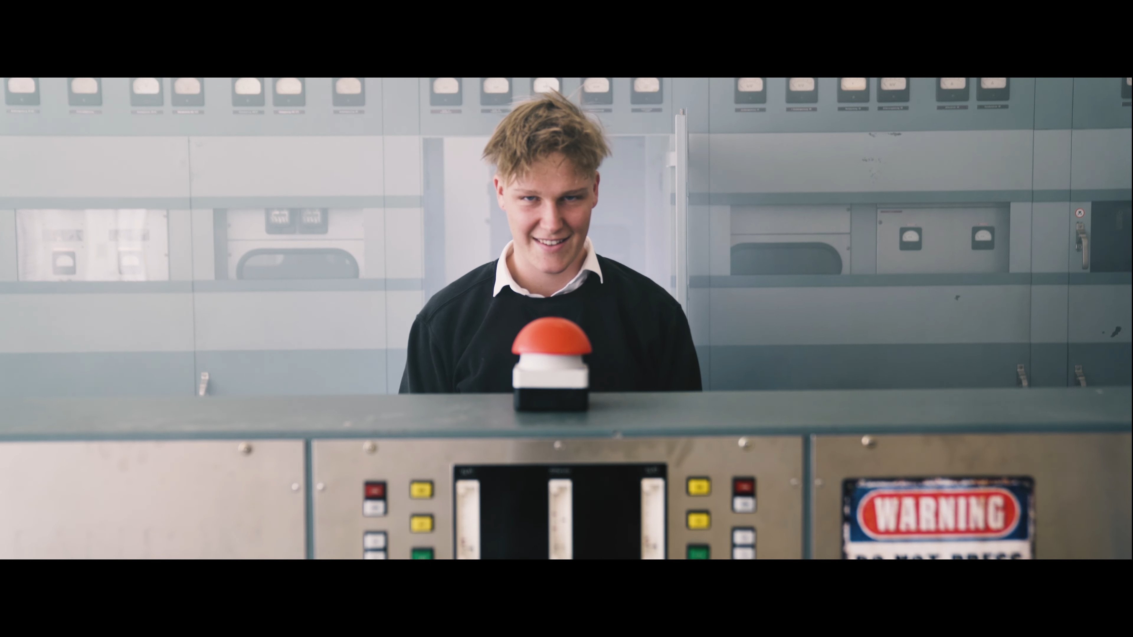 Imagem do Filme Do NOT press this button