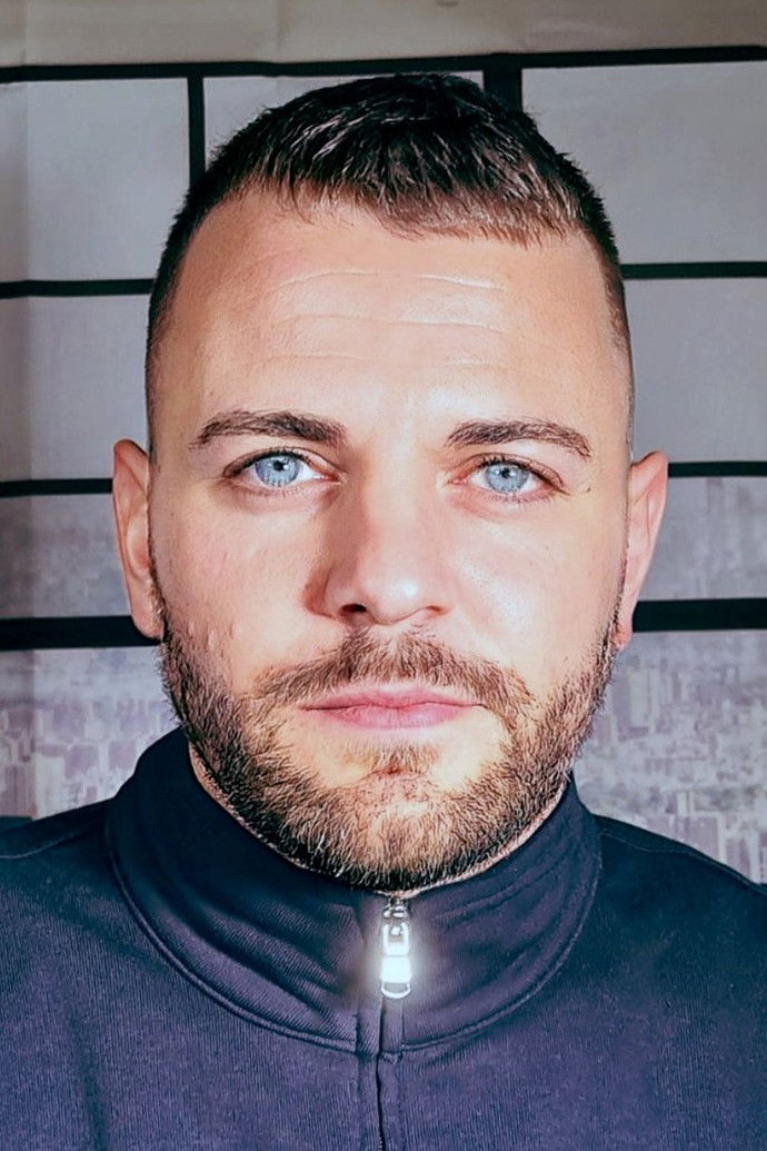 et billede af Lewis Saunderson