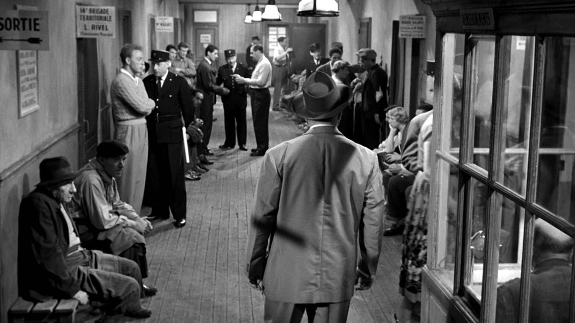 Maigret Sets a Trap