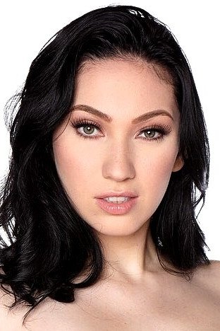 et billede af Aria Alexander