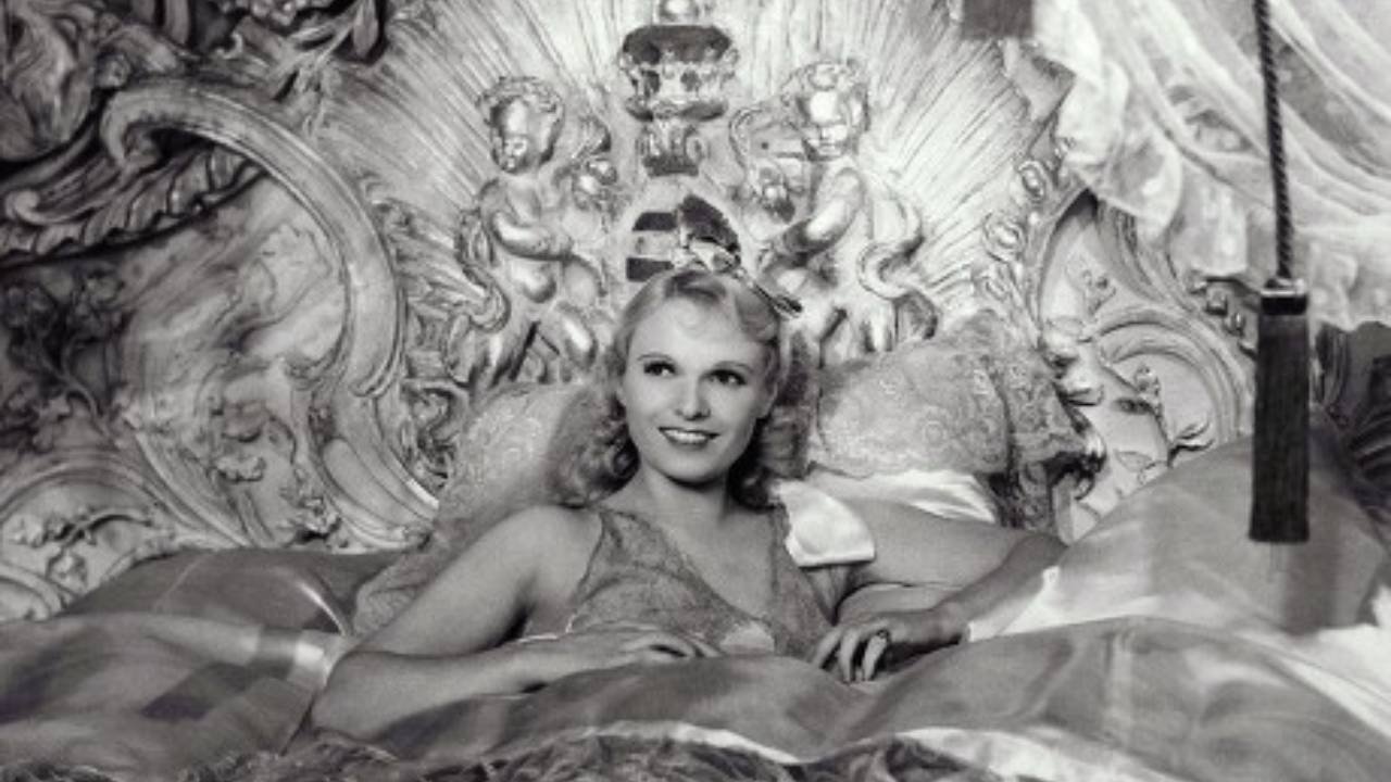 The Queen's Affair (1934)