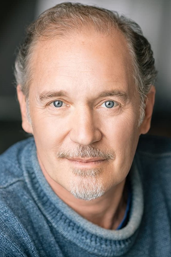 et billede af Adam Henderson