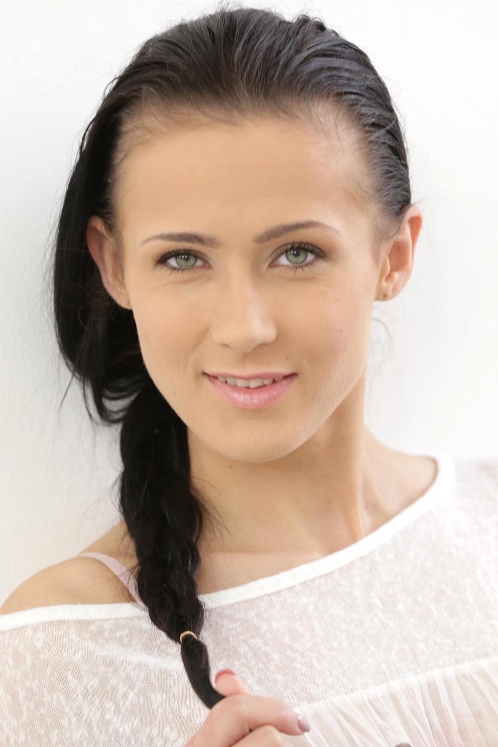 Nicole Love Profile Images — The Movie Database (TMDB)