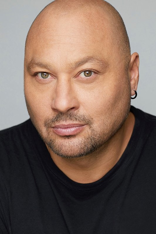 et billede af Bruce Del Castillo