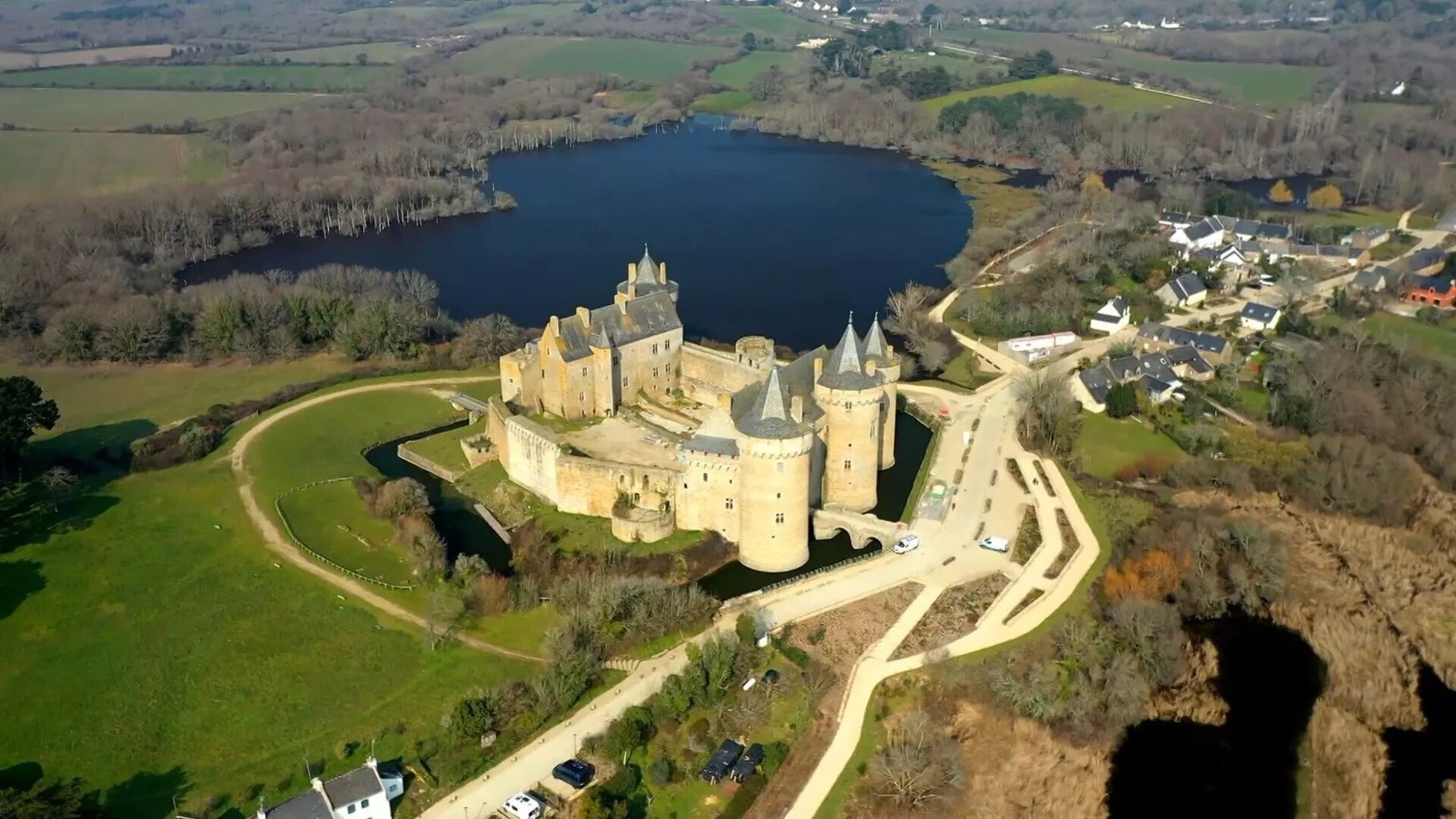 Imagem do Filme Patrimoine, de vieilles pierres très précieuses