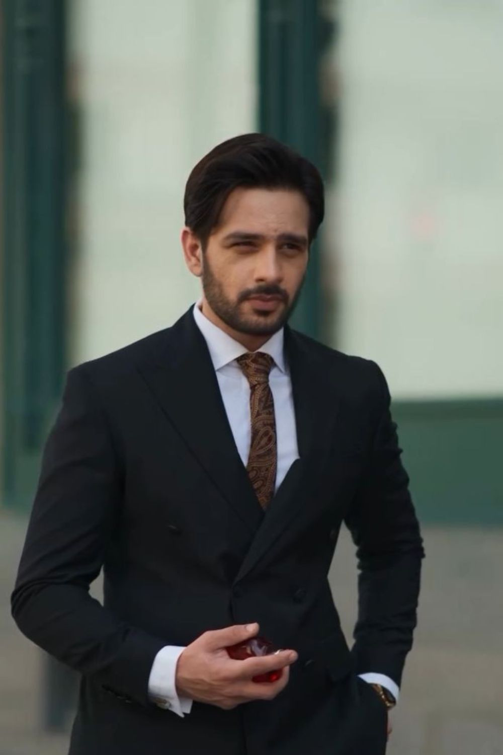 et billede af Usama Khan