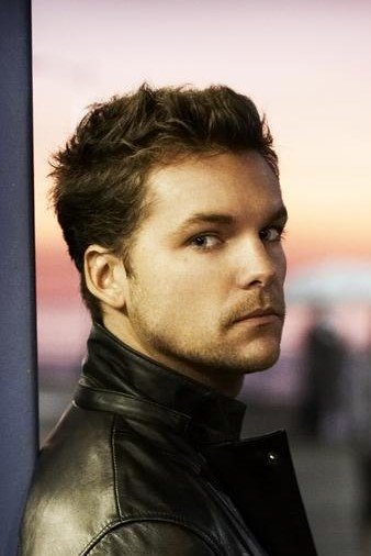 et billede af Russell W. Howard