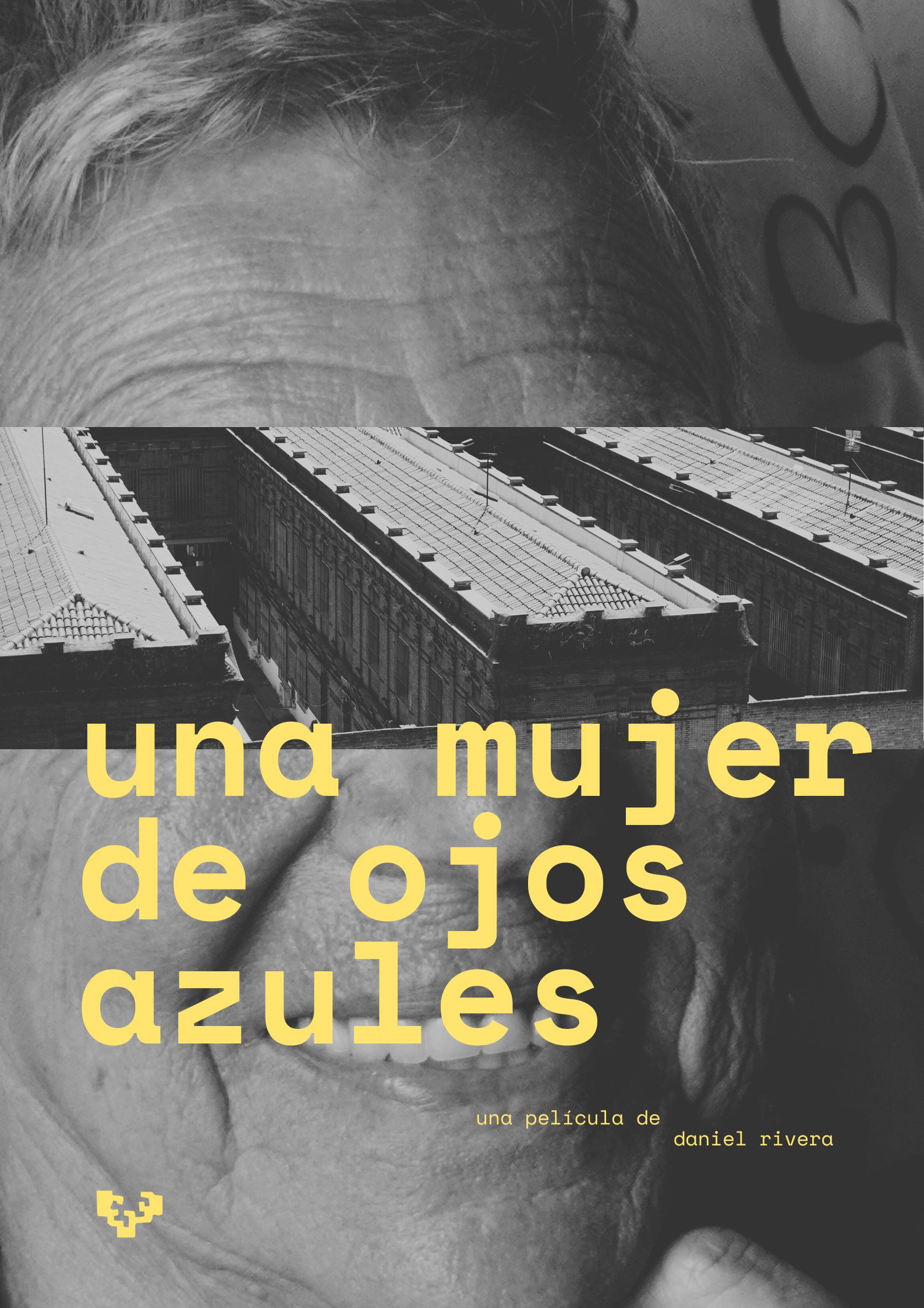 Una mujer de ojos azules