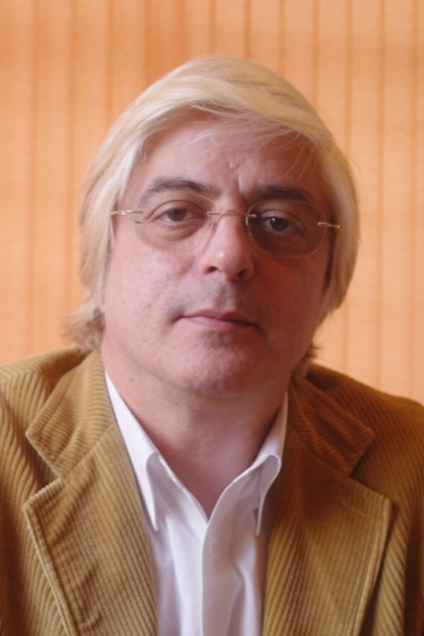et billede af José Parisi Jr.