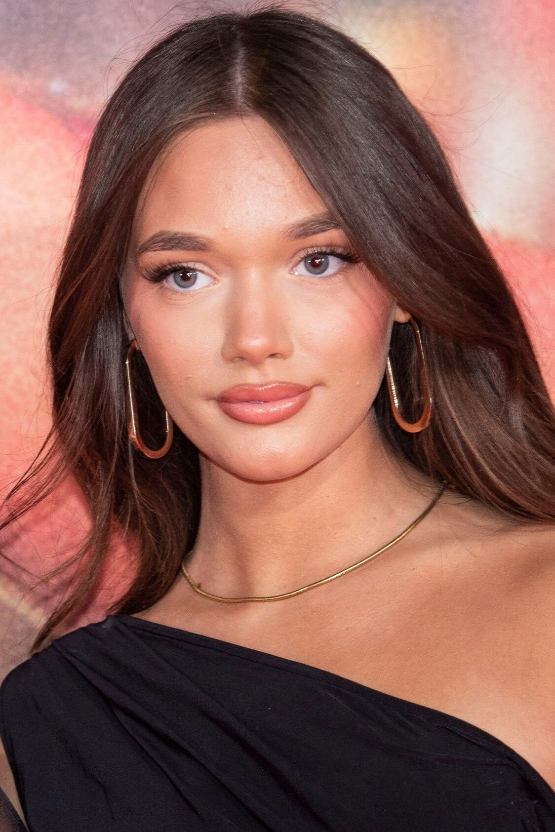 et billede af Phoebe Tomlinson