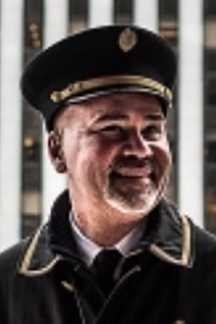 et billede af Freddy J. Davila