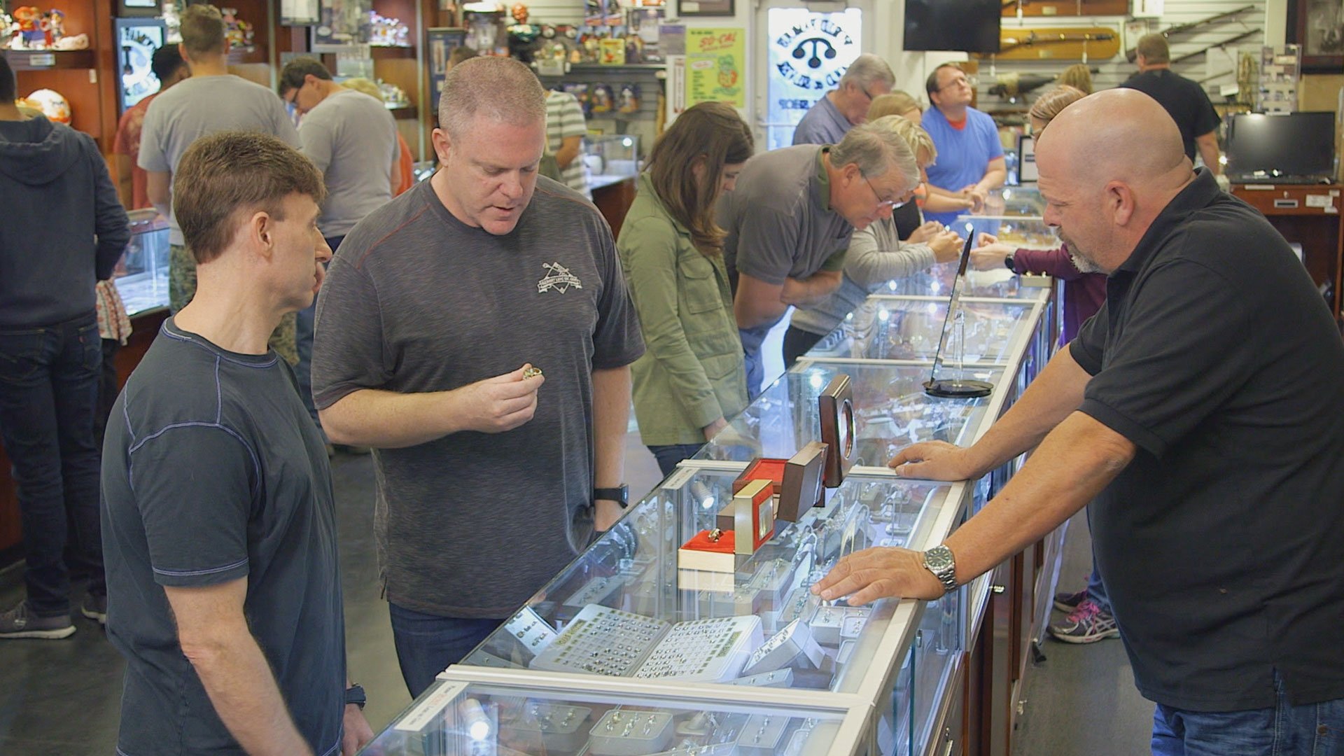 Pawn Stars Season 15 :Episode 29  Big Fish in a Small Pawn