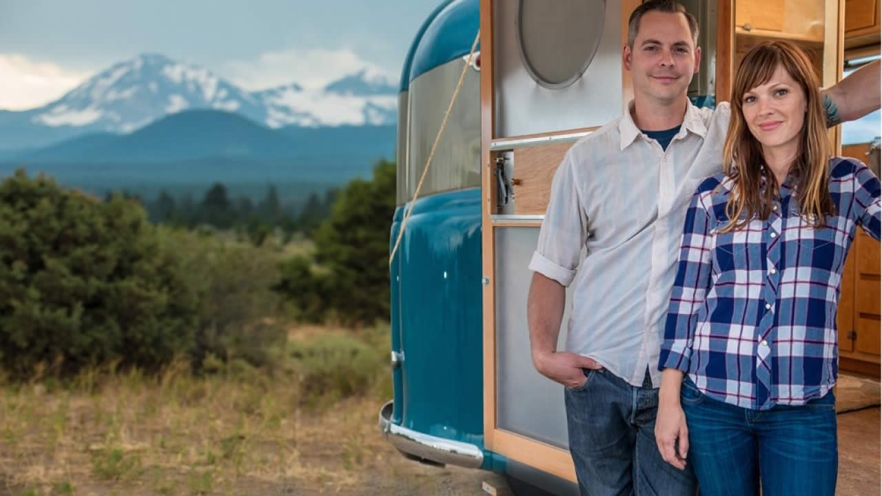 Flippin' RVs backdrop