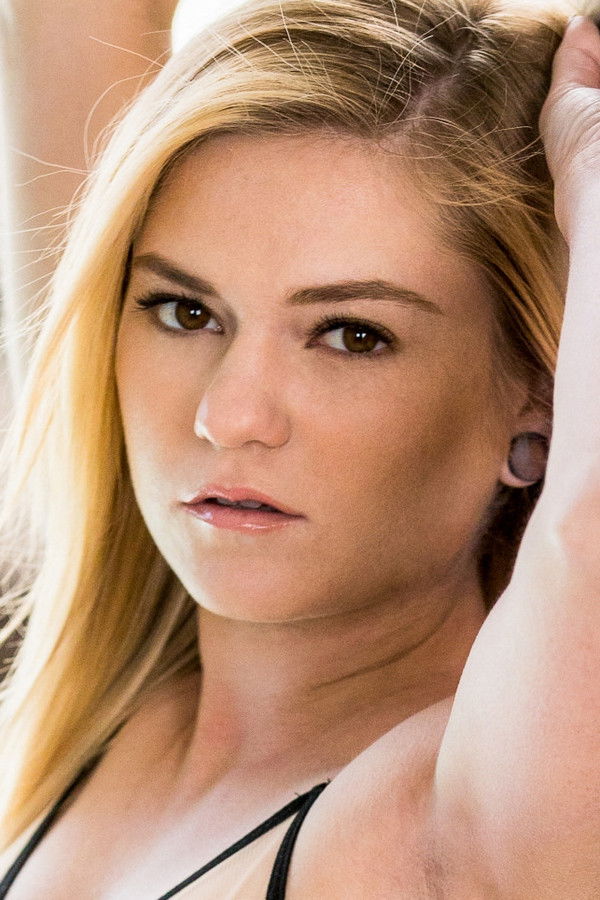 et billede af Chloe Foster