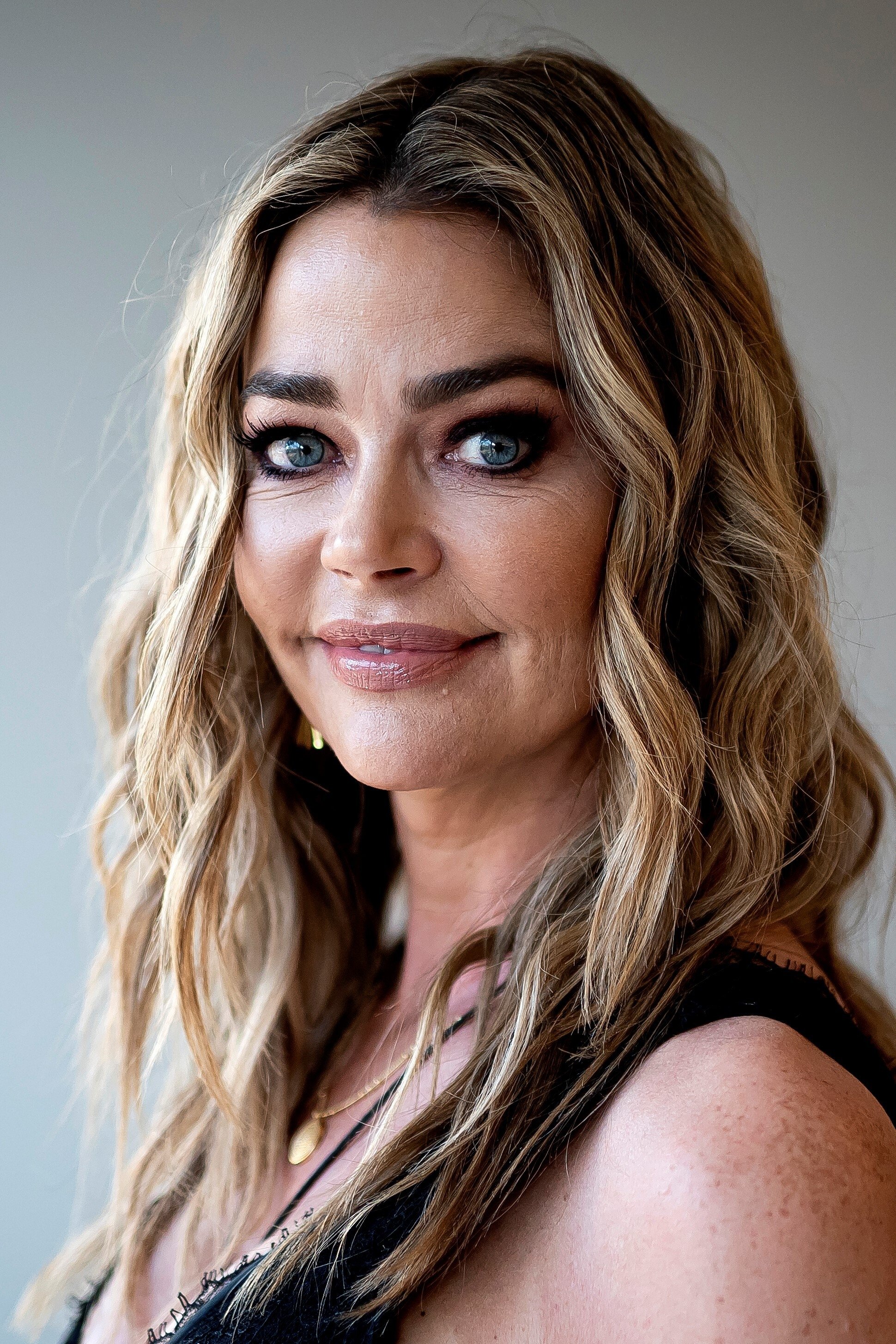Denise Richards: Facing The Fallout Of The Leak - f5l91eb